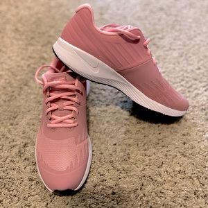 Nike Star Runner Pink, Youth Size 7